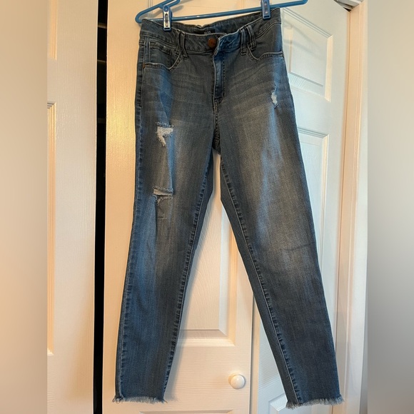 1822 Women’s Distressed Jeans Size 12 - Picture 1 of 4